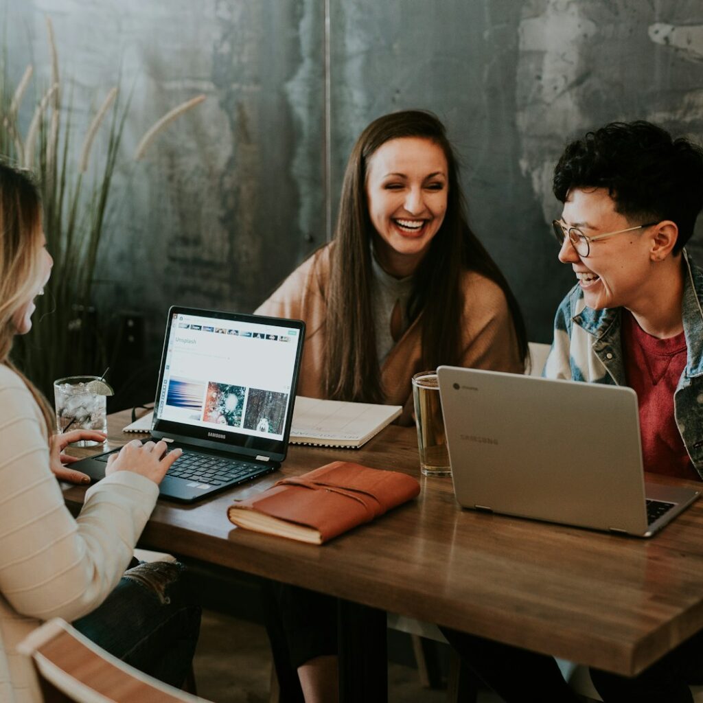 Readers browsing a website together